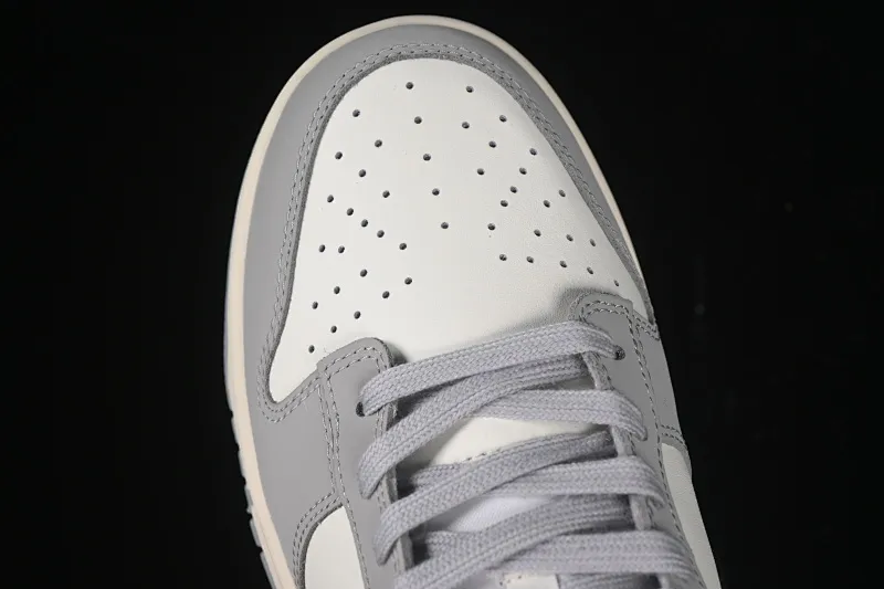 All categories Nk SB Dunk series Nk SB Dunk Low low-top sneakers Nike SB Dunk Low white, black and gray low-top casual sneakers IB3079-101